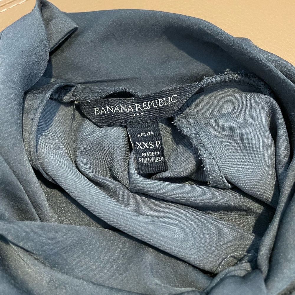 Banana Republic Woman Top. Size Petite XXS. - Picture 3 of 3